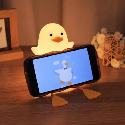 Veilleuse-canard-rêveur-sur-cellulaire